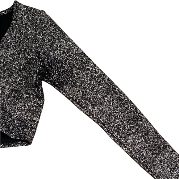 Long sleeve black with gold shimmer crop top, size small - Picture 5 of 5